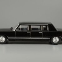 ЗИЛ 41045 Президентска лимунзина (черна) - мащаб 1:43 на ДеАгостини модела е нов в блистер, снимка 6 - Колекции - 41666606