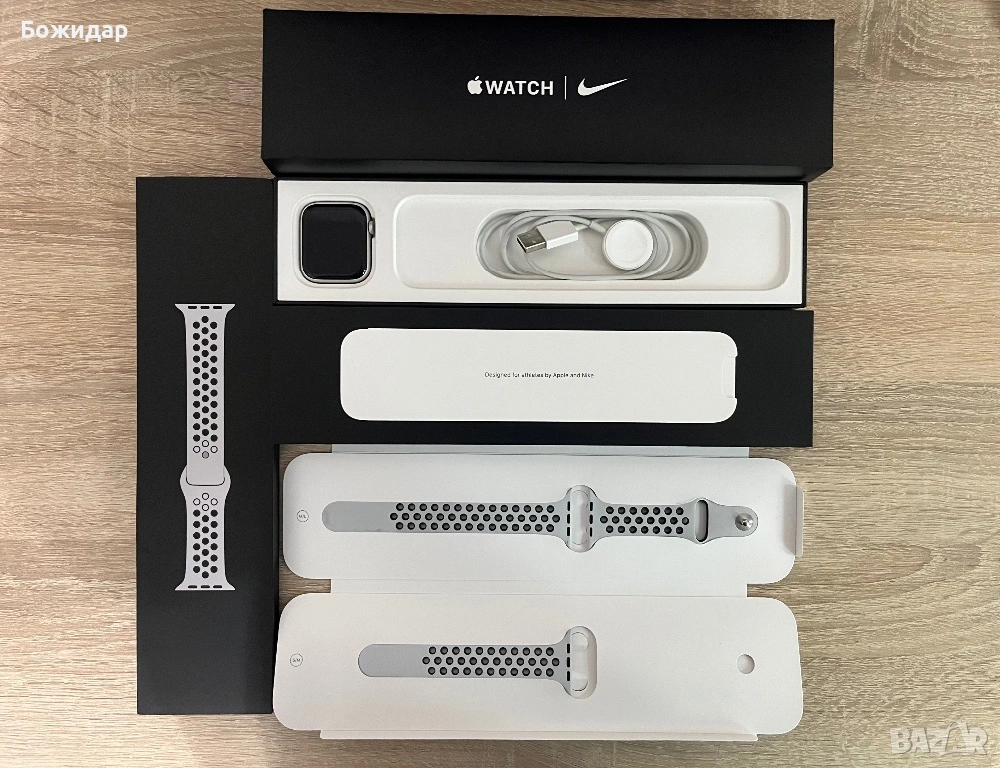 Часовник Apple Watch SE Nike 44mm GPS, снимка 1