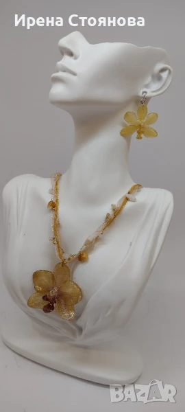 Колие с естествен цвят на орхидея. Дължината е максимално 30 см, цвета е с размери 5/5,5 см., снимка 1