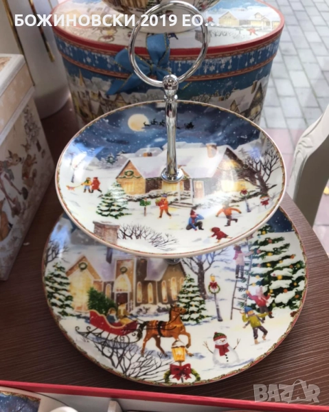 Порцеланов ордьовър на две нива в красива кутия с Коледни мотиви, снимка 1