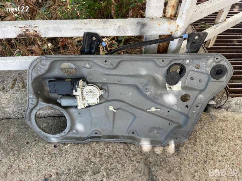 Преден ляв стъклоповдигач Фолскваген Голф 4 -5 врати, снимка 1