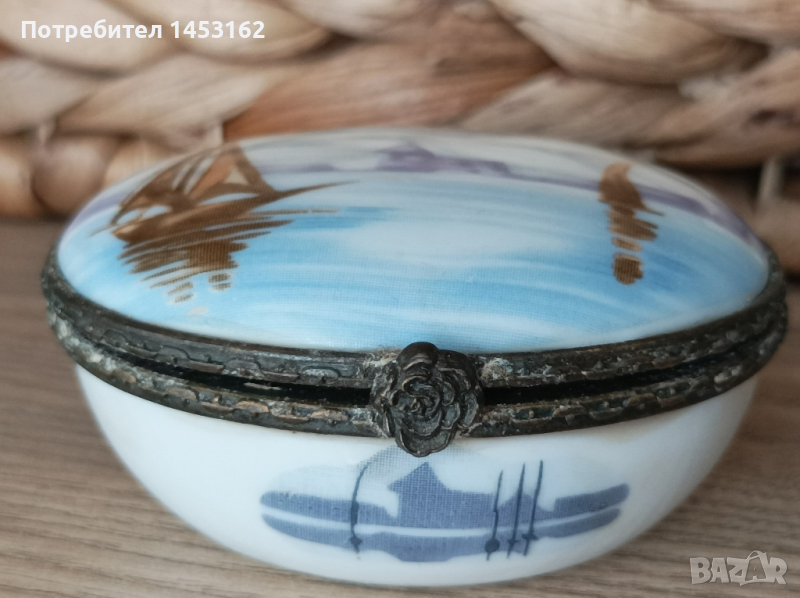 Старинна порцеланова кутийка , снимка 1