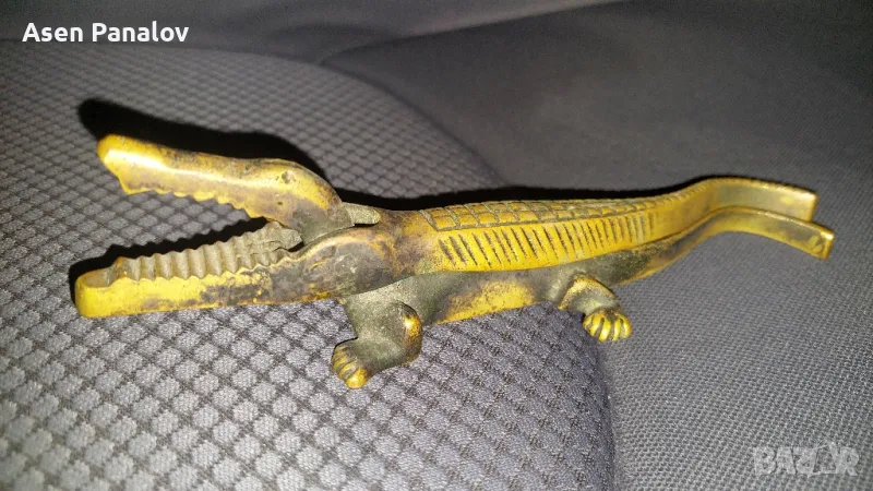 Месингова щтипка  за чупене на орех, снимка 1