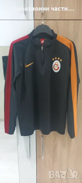 Футболно горнище на Galatasaray Галатасарай Nike размер M , в отлично състояние, снимка 1