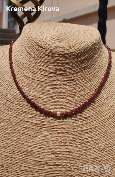 Дамско късо колие с гранат и естествена перла. Бижута Луди гъби. Идея за подарък., снимка 1