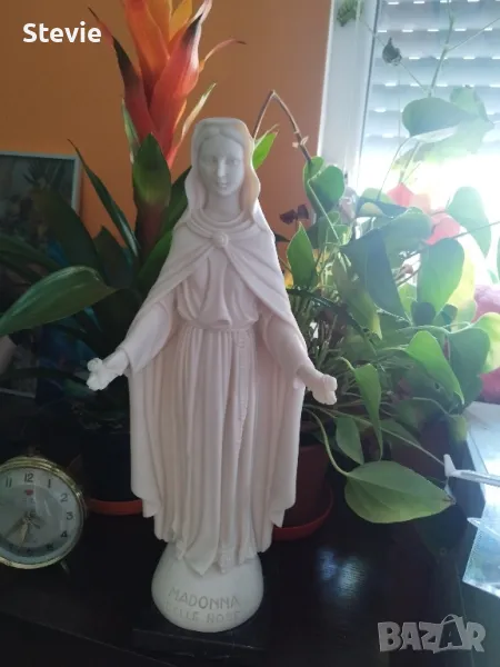 Голяма статуетка от алабастър - Мадоната с розите, снимка 1