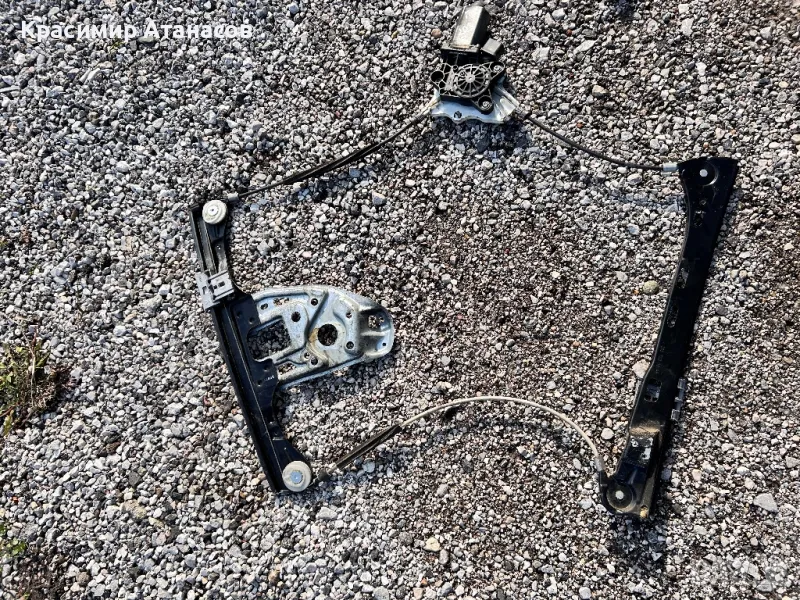 Машинка ел. стъкло предна дясна за Мерцедес Ц-класа w203.A2037201846, снимка 1