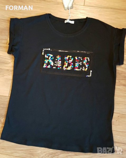СТРАХОТНА черна тениска с надпис от разноцветни топченца, снимка 1