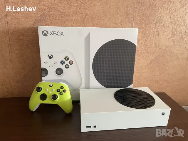 Xbox Series S – много запазена + оригинален контролер