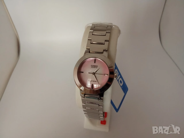 Дамски часовник стоманен Casio , снимка 2 - Дамски - 53623942