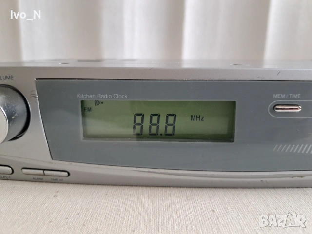 Радио часовник Soundmaster UR-2007., снимка 2 - Радиокасетофони, транзистори - 53694958