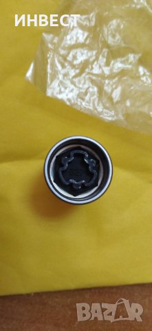 Секретен ключ за секретен болт за джанти. На Мерцедес . Нов, снимка 2 - Части - 41785994