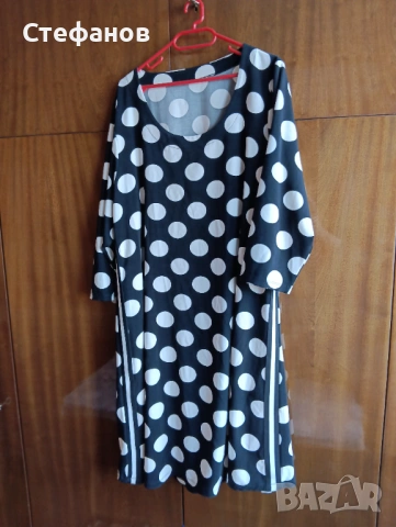 Красива, нова, макси рокля на точки 