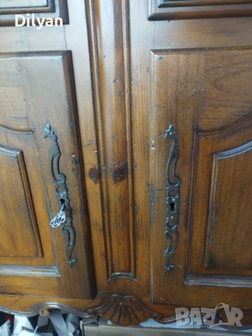 Бюфет старинен.