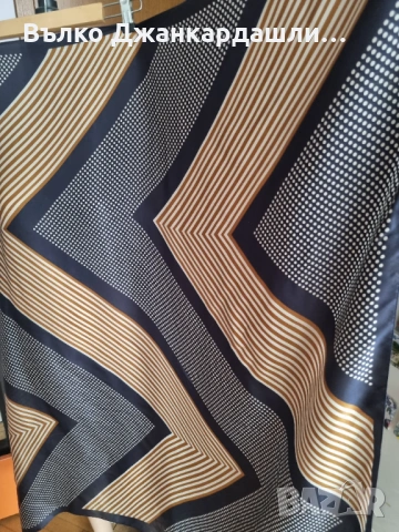 Копринен шал Massimo Dutti, снимка 8 - Шалове - 53094423