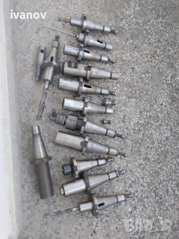 Ниска цена ,обща цена за всички.Дорници,фрези, свредла,зенковки.