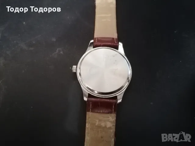 Стар Quartz часовник с кожена каишка., снимка 3 - Антикварни и старинни предмети - 50234418