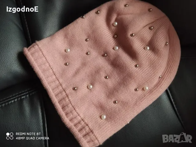 Зимна шапка с перли - дамска