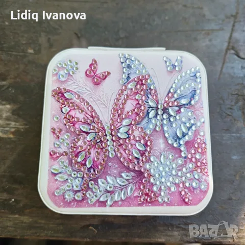 Ръчно декорирана кутия за бижута 
