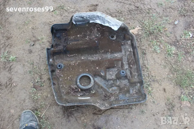 Капак двигател Волво В40 1.9tdi Volvo V40, снимка 2 - Части - 48254314