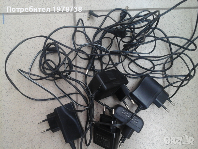 Продавам 6 броя зарядни 