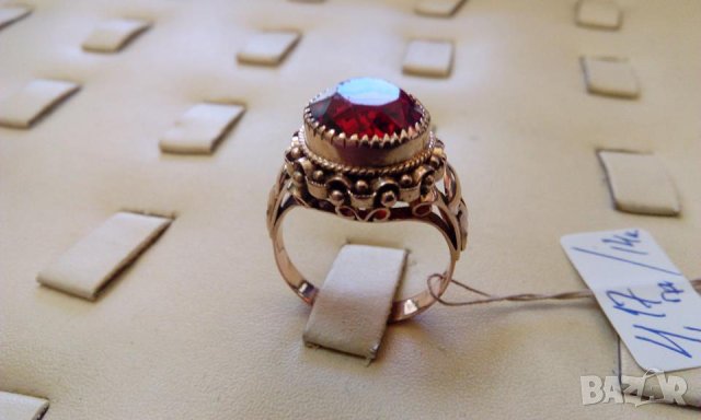 Златен пръстен с  натурален гранат, снимка 2 - Пръстени - 42303271