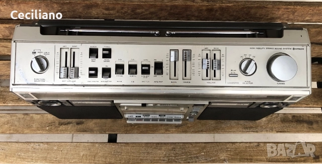 Радиокасетофон Hitachi TRK 8190E, снимка 9 - Радиокасетофони, транзистори - 52788971