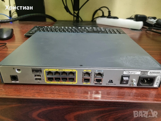 Маршрутизатор рутер Cisco 1800, снимка 2 - Рутери - 53100521
