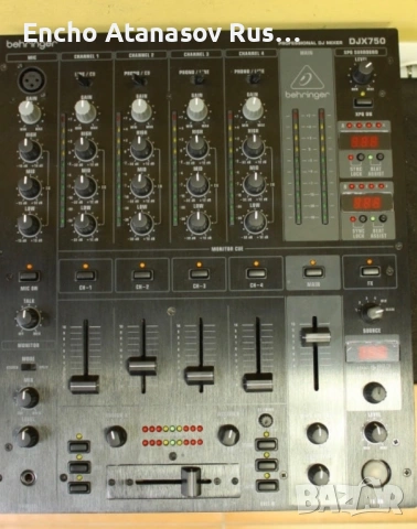 DJ миксер Behringer DJX750