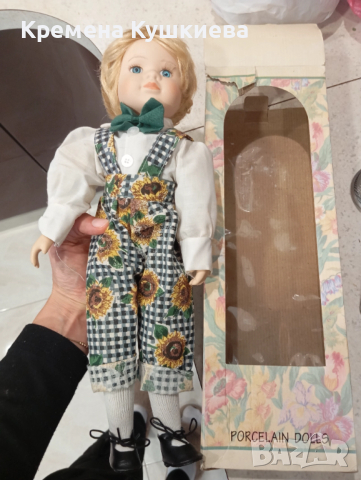 Колекционерска порцеланова кукла 