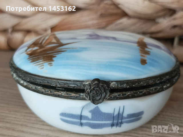 Старинна порцеланова кутийка , снимка 1