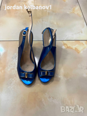 Подарявам - дамски сини лачени обувки на висок ток номер - 35 стелка - 22см. ток - 8см.