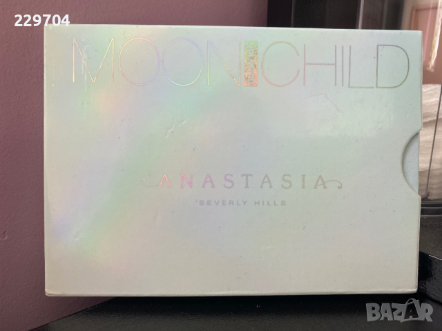 Glow палитра на Anastasia Beverly Hills Moonchild, снимка 5 - Декоративна козметика - 36196284