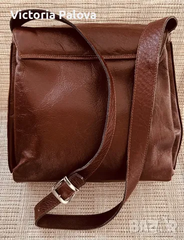 Удобна твърда дамска чанта, снимка 3 - Чанти - 47583330