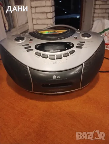 Продава ретро радио касетофон с CD ,MP3, касетки и касетки към него, снимка 8 - Радиокасетофони, транзистори - 56107540