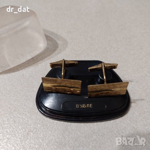 Няколко стари позлатени копчета за ръкавели