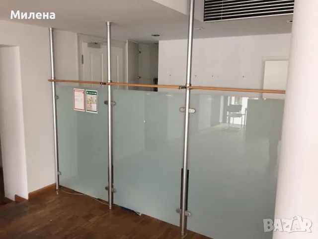 Стъклена преграда