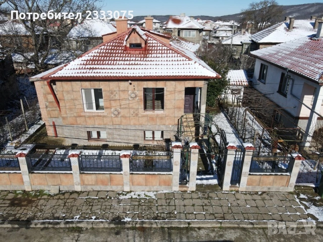 Продавам двуетажна къща в гр. Малко Търново, обл. Бургас, снимка 2 - Къщи - 53530581