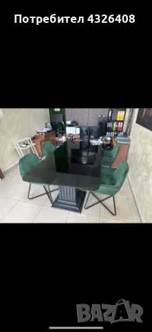 Заседателна офис маса от закалено стъкло.