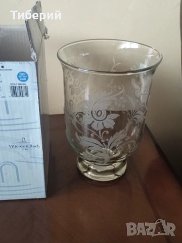 Стъклена ваза нова