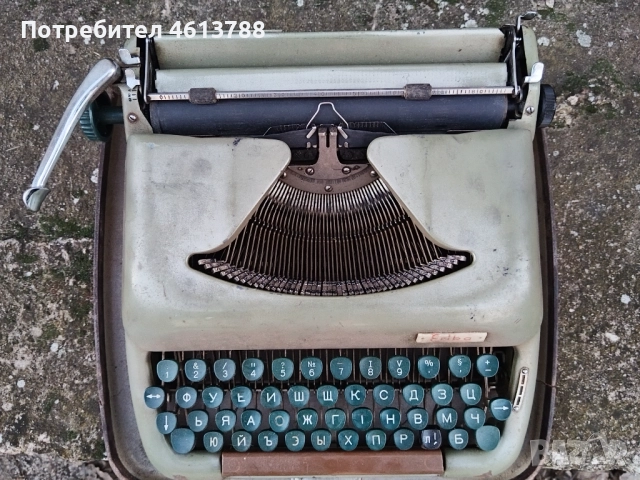 Стара пишеща машина Ерика, снимка 6 - Антикварни и старинни предмети - 52929638