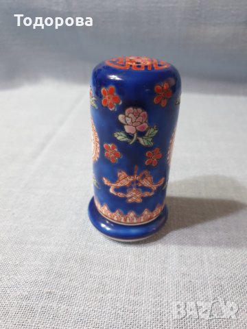 Порцеланов японски съд за клечки за зъби