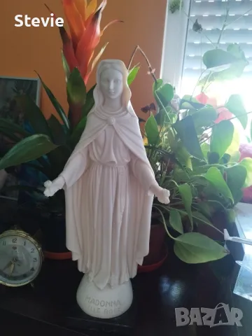 Голяма статуетка от алабастър - Мадоната с розите