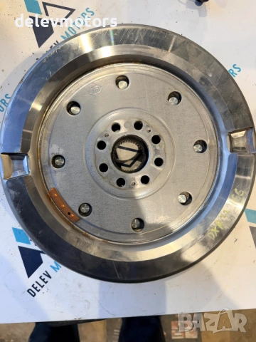 05L105266J  демпферен маховик от Volkswagen Passat 8, 2.0 TDI с двигател DXR, снимка 2 - Части - 53753657