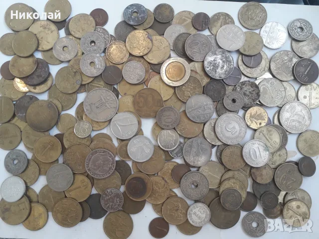 200 броя смесен лот монети.  НЯМА ЕВРОЦЕНТОВЕ!