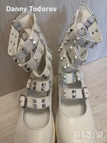 Чисто нови бели дамски сандали с капси, снимка 4 - Сандали - 51359555