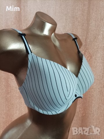 65 F  Много рядък бял сутиен на черно райе