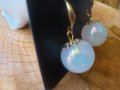 Висящи елегантни  обеци с  бяла перла, снимка 1 - Обеци - 44492035