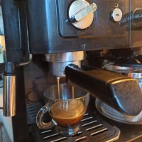 Кафемашина Делонги за еспресо и за шварц кафе, с ръкохватка с крема диск, кана, работи отлично , снимка 2 - Кафемашини - 40466773