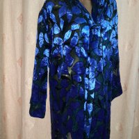 XL/XXL Черен халат на релефни лилави листа , снимка 1 - Нощници - 39857169